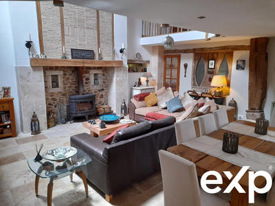 Maison traditionnelle - 232 m² - 8 pièces