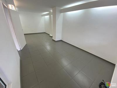 Local commercial - 44 m² - 2 pièces