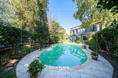 Maison - 292 m² - 9 pièces