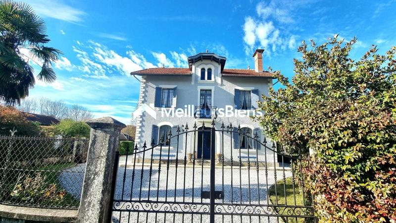 Maison - 250 m² - 7 pièces