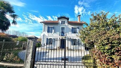 Maison - 250 m² - 7 pièces