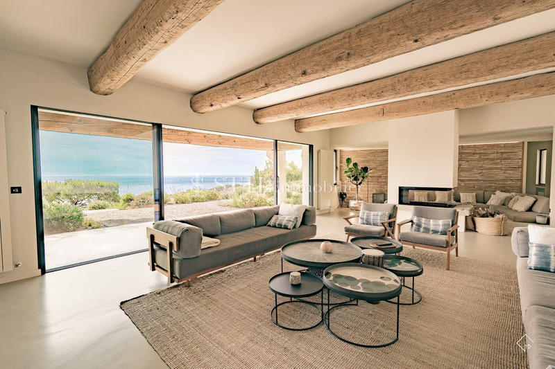 Villa - 347 m² - 9 pièces