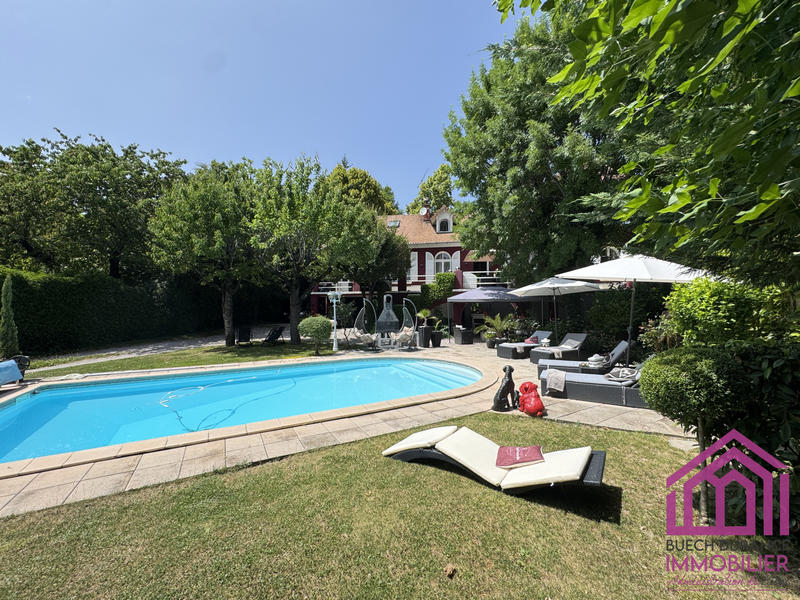 Villa - 233 m² - 6 pièces