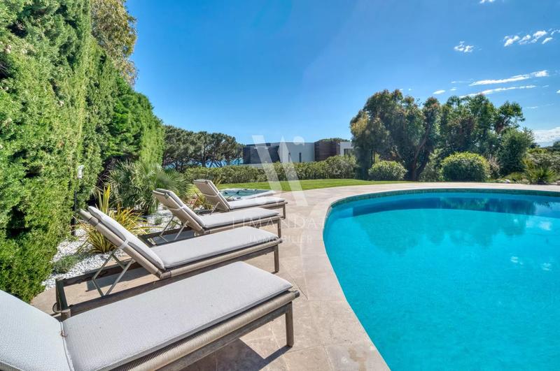 Propriété - 433 m² - 8 pièces