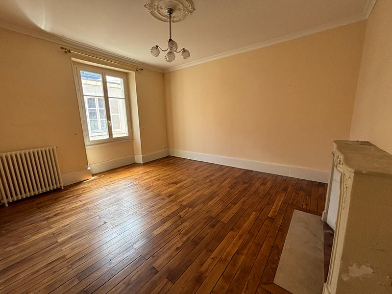 Maison - 220 m² - 8 pièces