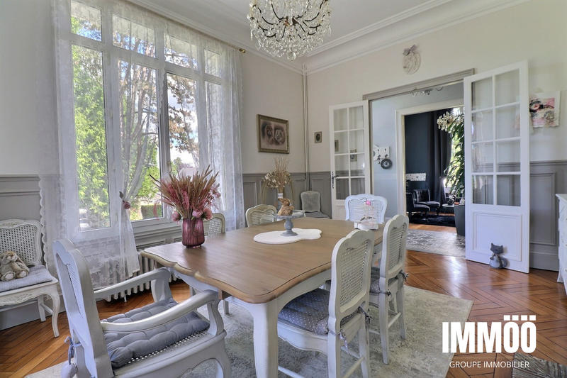 Maison - 265 m² - 6 pièces