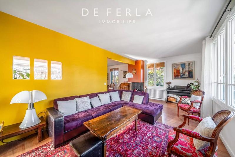 Maison - 201 m² - 10 pièces