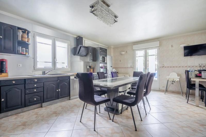 Maison - 220 m² - 11 pièces