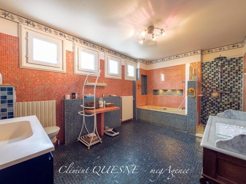 Maison - 246 m² - 7 pièces