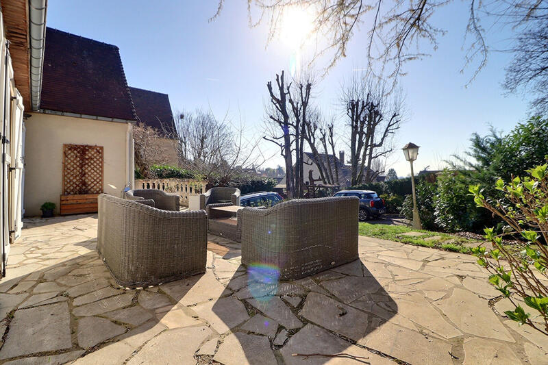 Maison - 255 m² - 8 pièces