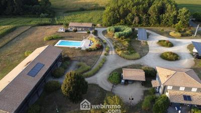 Maison - 737 m² - 20 pièces