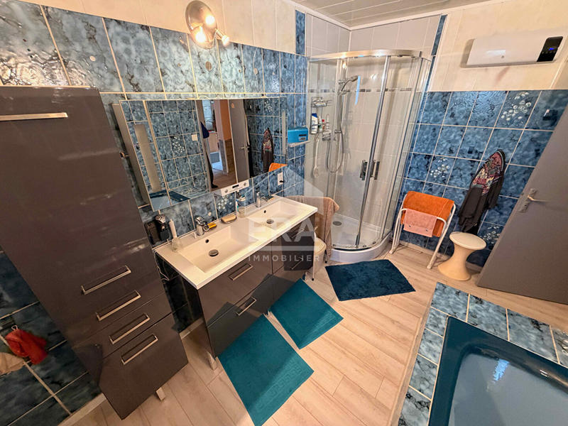 Maison - 240 m² - 10 pièces