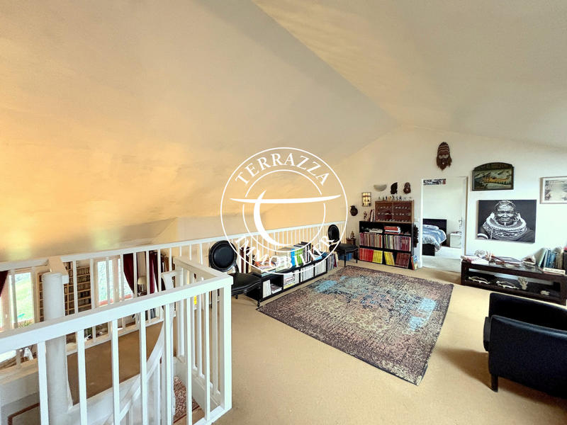 Duplex - 198 m² - 8 pièces