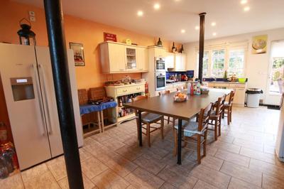 Maison - 650 m² - 20 pièces