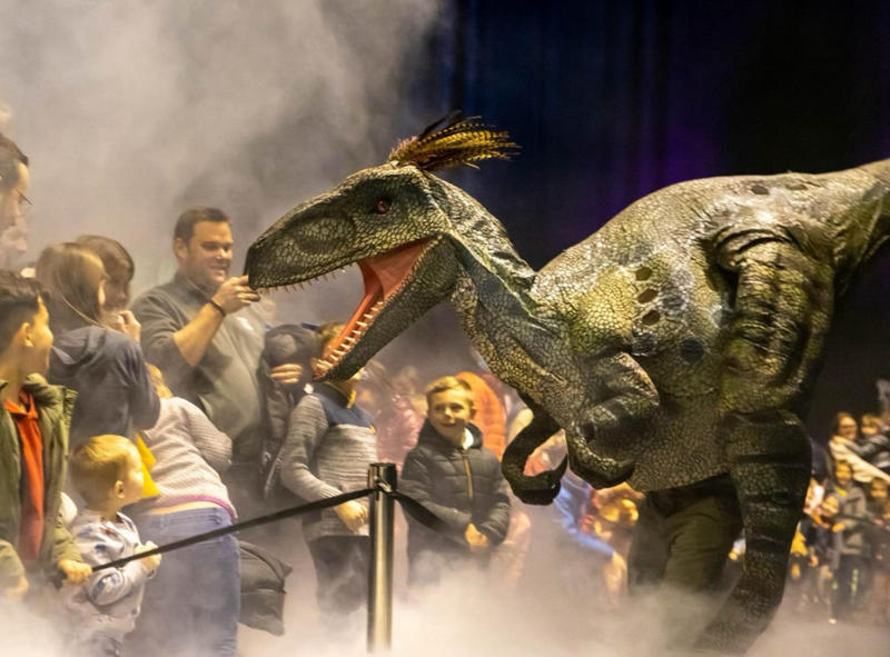 Le monde est Dinosaures