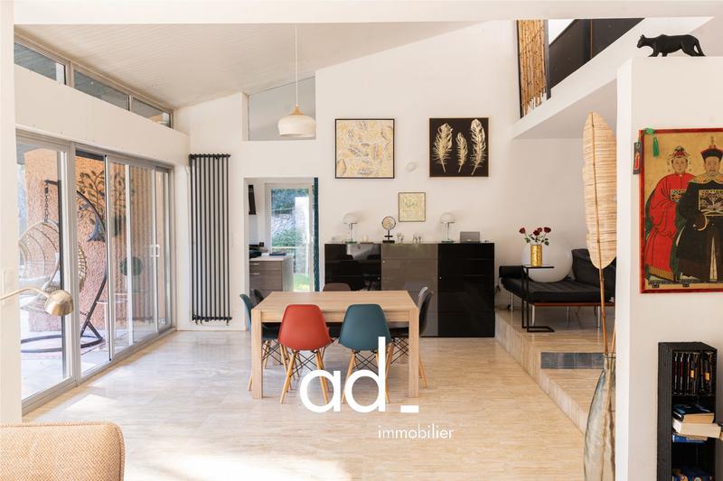 Villa - 220 m² - 5 pièces