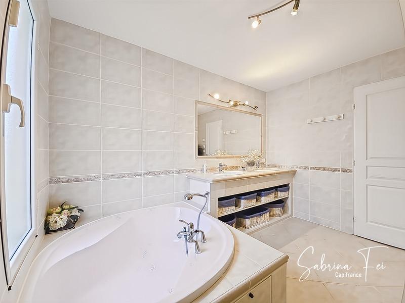 Maison - 165 m² - 6 pièces