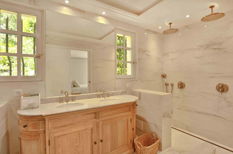 Villa - 262 m² - 6 pièces