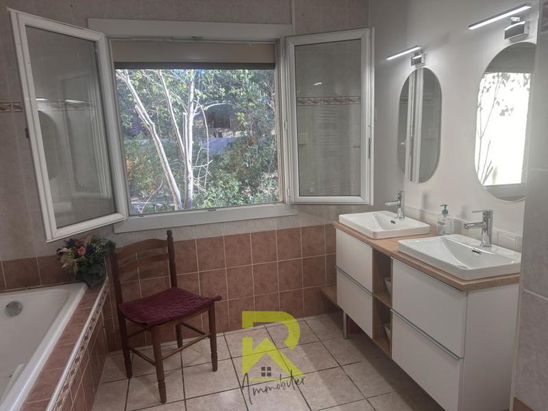 Propriété - 195 m² - 8 pièces