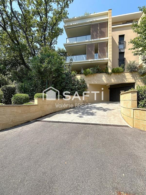 Appartement - 100 m² - 4 pièces