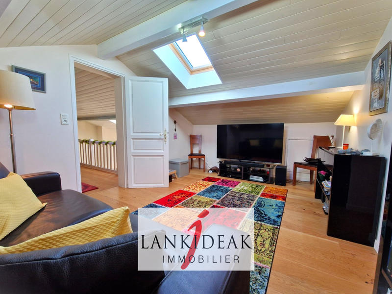 Maison - 204 m² - 6 pièces