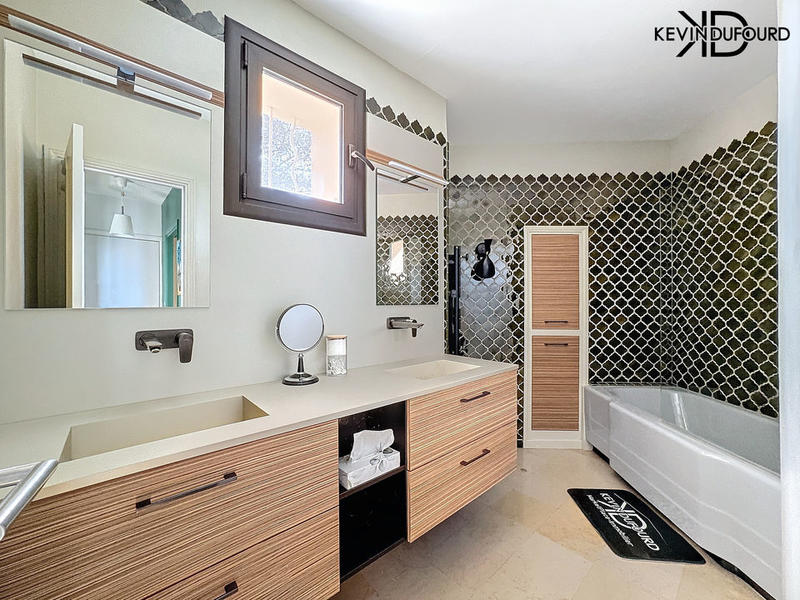 Propriété - 400 m² - 14 pièces