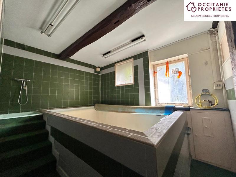 Maison - 300 m² - 15 pièces