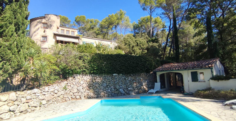 Maison - 206 m² - 6 pièces