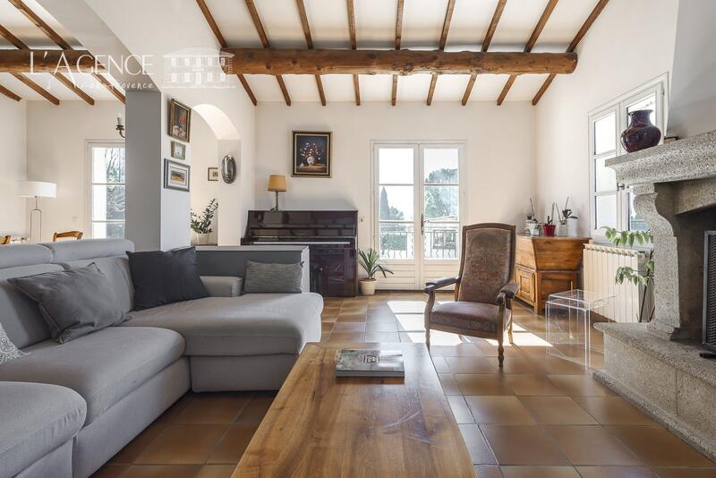 Maison - 230 m² - 7 pièces