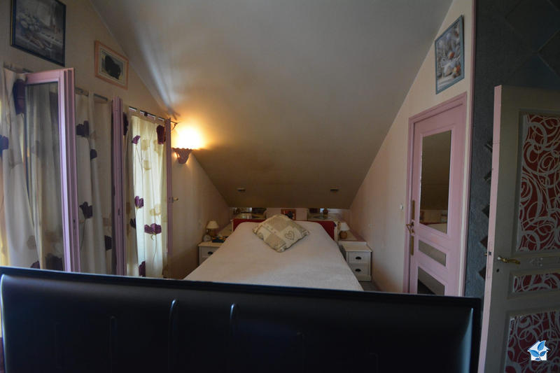 Maison traditionnelle - 248 m² - 6 pièces