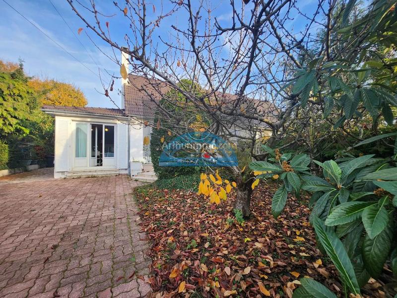 Maison - 90 m² - 5 pièces