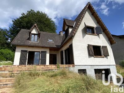 Maison - 216 m² - 7 pièces