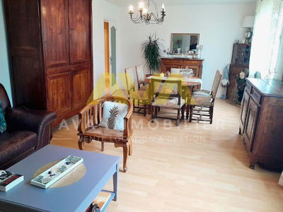 Maison - 209 m² - 9 pièces