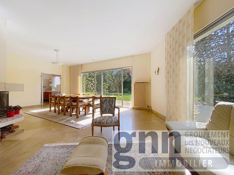 Maison - 284 m² - 9 pièces