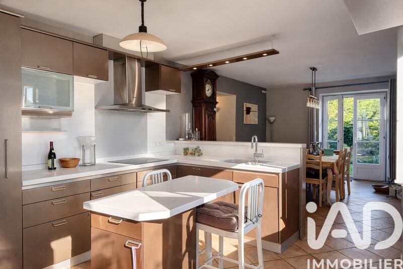 Maison - 235 m² - 6 pièces