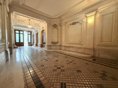 Appartement - 179 m² - 6 pièces