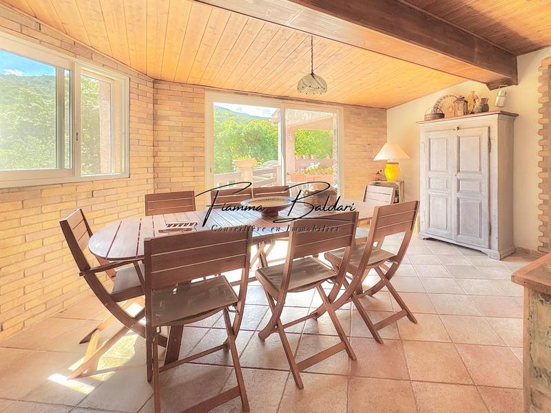 Maison - 269 m² - 7 pièces