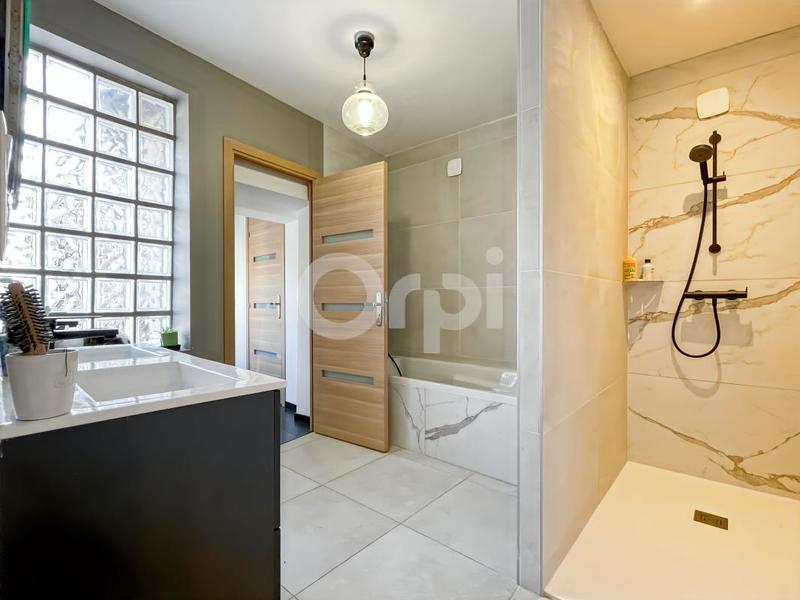 Propriété - 276 m² - 10 pièces