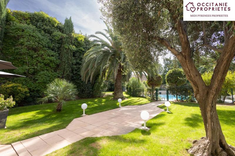 Maison de maîtres - 540 m² - 13 pièces