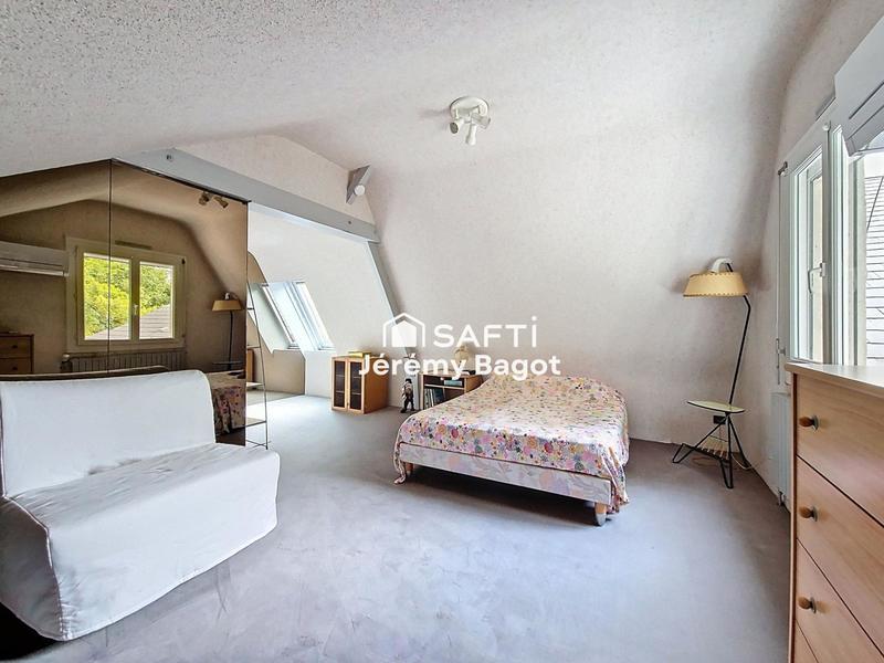 Maison - 240 m² - 7 pièces