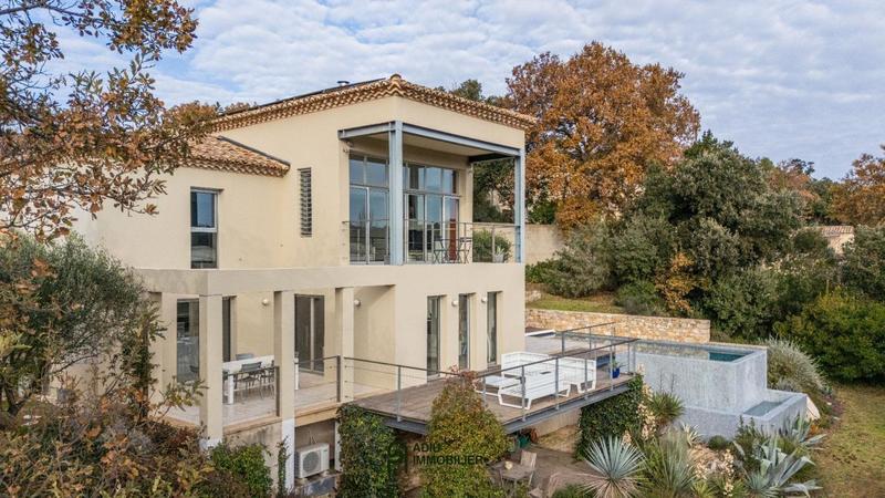 Propriété - 250 m² - 7 pièces