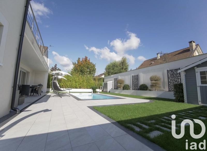 Maison - 240 m² - 6 pièces