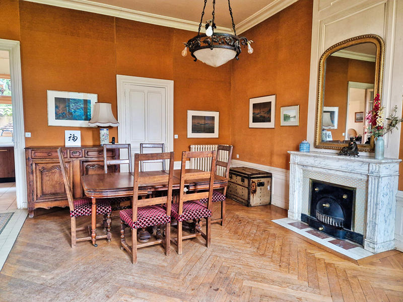 Maison - 329 m² - 9 pièces