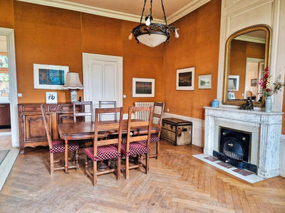 Maison - 329 m² - 9 pièces