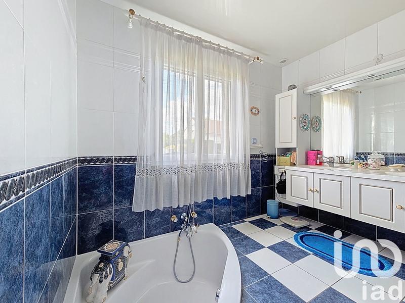 Maison - 204 m² - 7 pièces