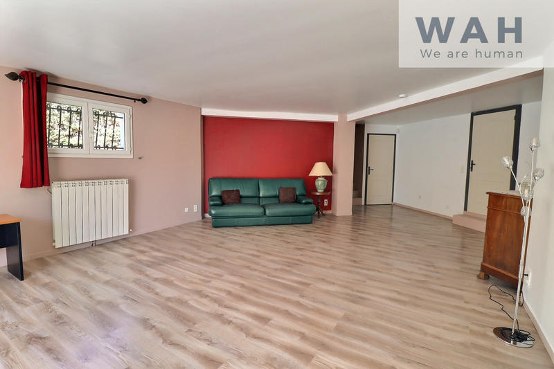 Maison - 205 m² - 7 pièces