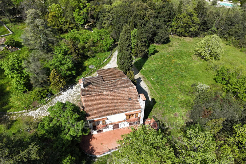 Propriété - 285 m² - 9 pièces