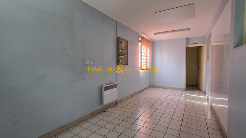 Local commercial - 1 272 m²