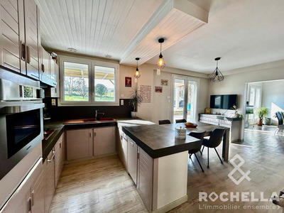 Maison traditionnelle - 198 m² - 7 pièces