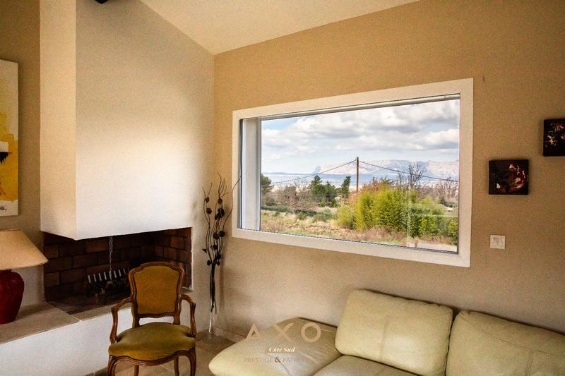 Maison - 220 m² - 8 pièces